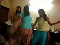 दोस्तों सेक्सी पिक्च ...