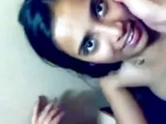 दो लड़कियों को उनके  ...