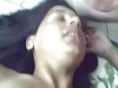 उसके चश्मे में चूसना ...