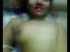 पुरुष निपल्स पर चूसन ...