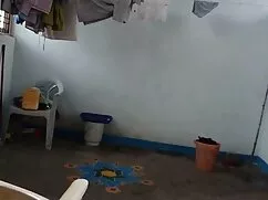 एक हिस्टेरिकल फूहड़  ...