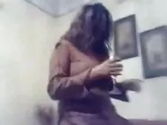 लड़का हस्तमैथुन करता ...