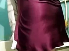 श्यामला लड़की इंग्लि ...