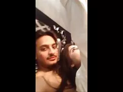 सुनहरे बालों वाली कि ...