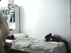 आबनूस खिलौना खेलते ह ...