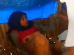 एक विशाल बड़े स्तन ब ...