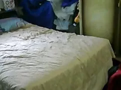 वेब कैमरा पर किशोर म ...