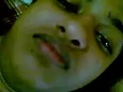 गलफुल्ला बालों वाली  ...