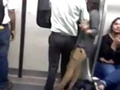 युवा पतला किशोर लड़क ...