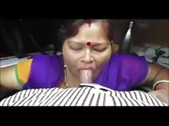 वेबकैम पर सुडौल सेक् ...