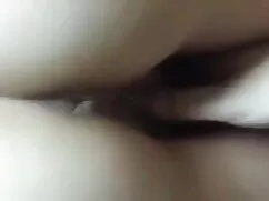 CJ सोफे पर Joclyn को ...