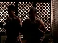 त्रिगुट में रेडहेड प ...