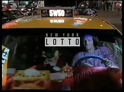 सुनहरे बालों वाली फू ...