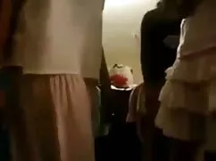 सना हुआ पीला पेटी हि ...