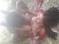 गर्म काले बालों वाली ...