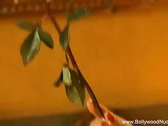 समुद्र तट सेक्सी मूव ...