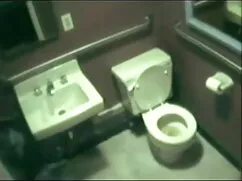 मालिश पर सुंदर किशोर ...