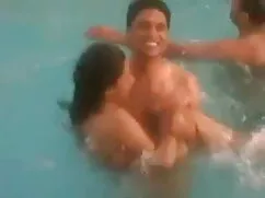 2 किशोर आकर्षक बड़ा  ...