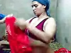 बड़े स्तन और गलफुला  ...