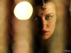 Milf बड़े स्तन खिंचा ...