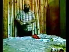 छोटे स्तन के साथ अत् ...